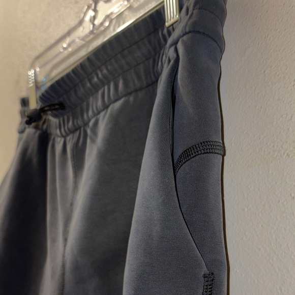 Lululemon Athletica Black Athletic Shorts size 8 - Picture 3 of 9